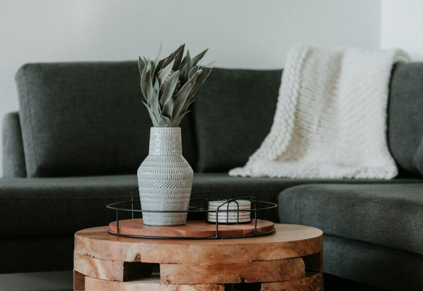 Best Ways to Organize and Display Accessories on Your Coffee Table